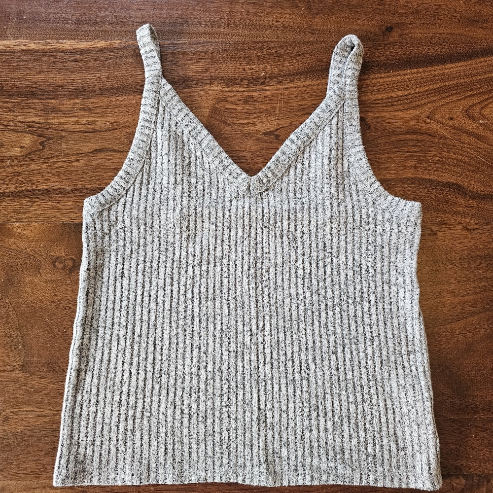 American Eagle Gray V Kneck Ribbed Crop Tank Top Size Large